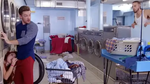 Crimson-Haired is giving a blowage at the laundromat