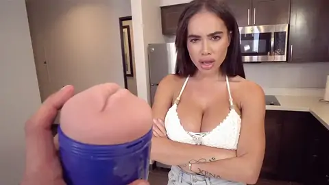 Dark-haired MILF is giving a blowage and gets a spunk-shot